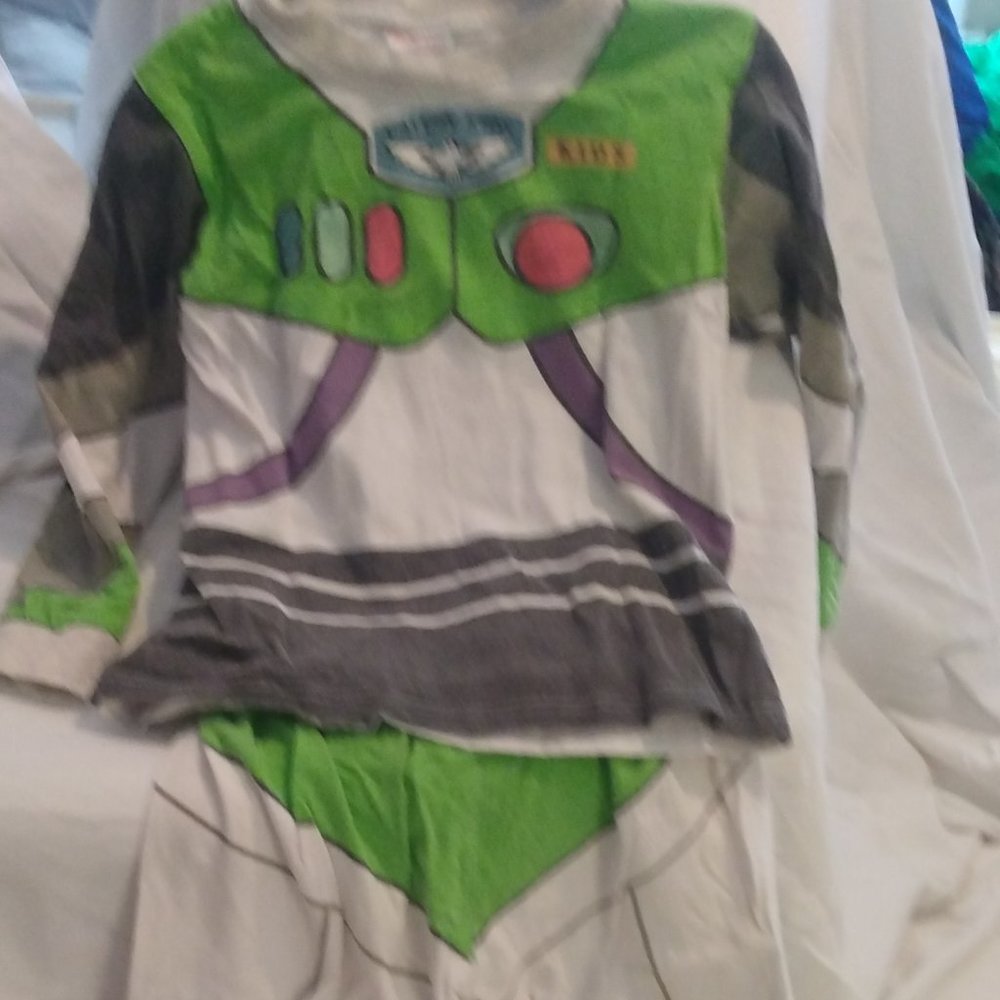 TOY STORY BUZZ pajama set 5 years.